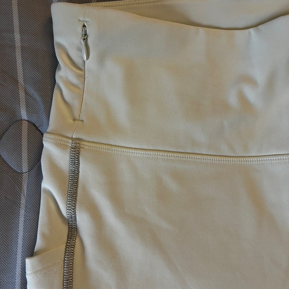 Fabletics | Therma-Flex High-Waisted Pocket Legging | Medium - Picture 3 of 4